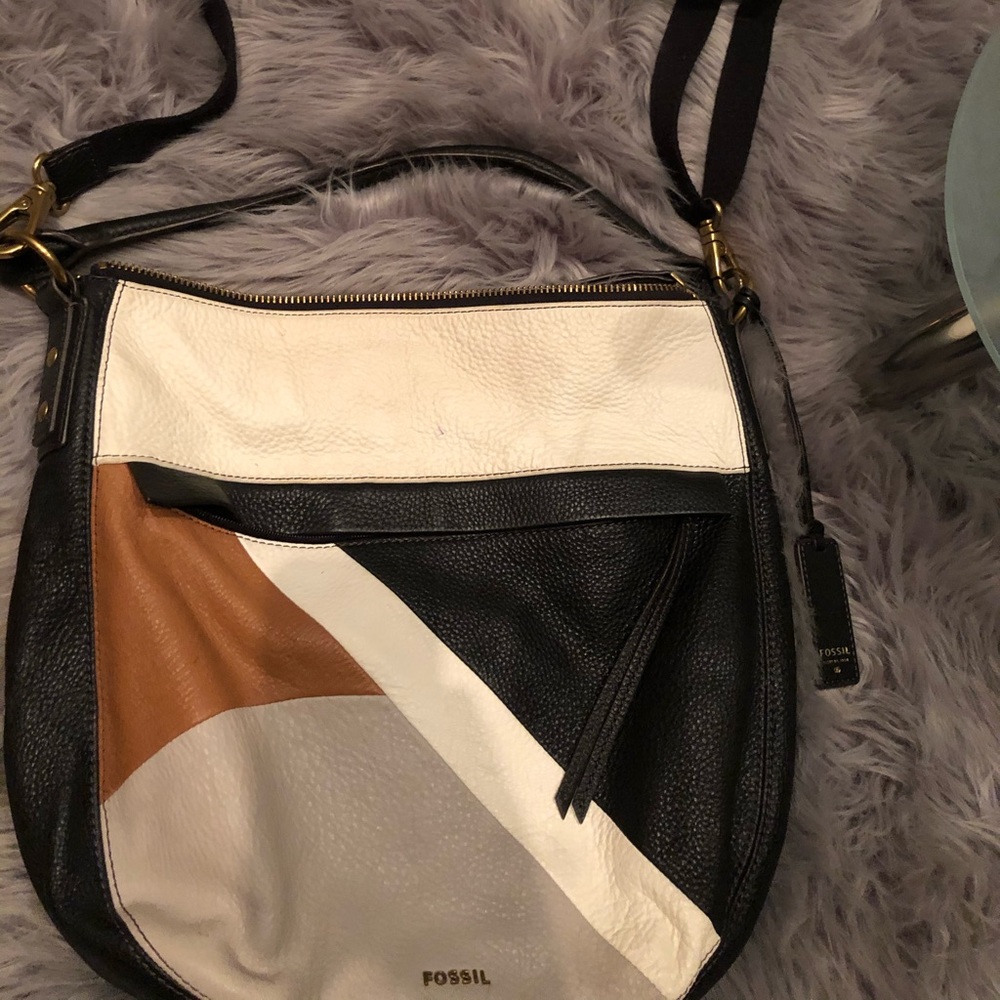 Can be used as crossbody long strap adjustable.